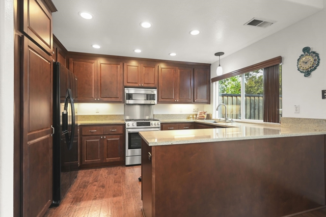 Image 8 of 34 For 415 Orchard View Ave