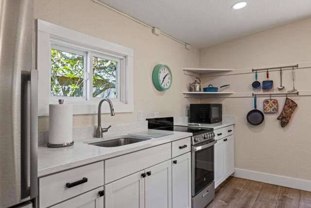 1022 Del Monte Boulevard, Pacific Grove CA: https://media.crmls.org/mediaz/178160bd-eaf6-415f-bfab-6d4f45c94f9d.jpg