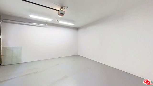 7083 Highcliff Trail, Tujunga CA: https://media.crmls.org/mediaz/1781a805-2926-4288-a448-d49bab721282.jpg