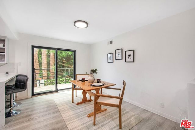 4223 Don Carlos Drive, Los Angeles CA: https://media.crmls.org/mediaz/1781cdc8-6322-4fa6-b464-cb37109a3853.jpg