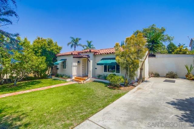 309 11 E Ave, Coronado CA: https://media.crmls.org/mediaz/1781dd35-b3cc-41ba-92c1-f2716a5c13eb.jpg