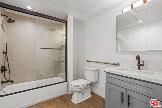 2001 Penmar Avenue, Venice CA: https://media.crmls.org/mediaz/1781e91e-be3b-45a1-87ba-1a90049f1be3.jpg