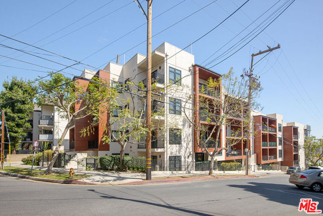 8788 Shoreham Drive, West Hollywood CA: https://media.crmls.org/mediaz/1781edb9-7152-42be-a2c1-33a500b6c4ef.jpg