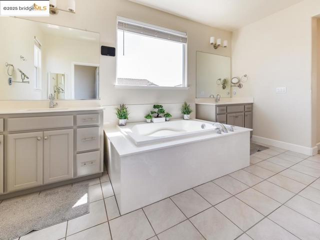 270 Guthrie Lane, Brentwood CA: https://media.crmls.org/mediaz/1782540f-178d-493f-8129-ff3430e9dc37.jpg