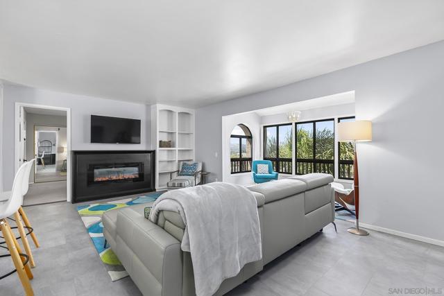 2510 Clairemont Dr, San Diego CA: https://media.crmls.org/mediaz/1782e606-a258-4f48-be45-288f4810e019.jpg
