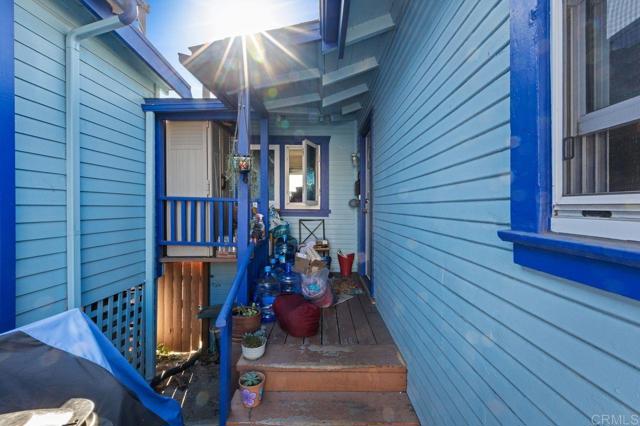 2816 18 Columbia Street, San Diego CA: https://media.crmls.org/mediaz/1782f140-4827-4f20-a3ad-4067051aa201.jpg