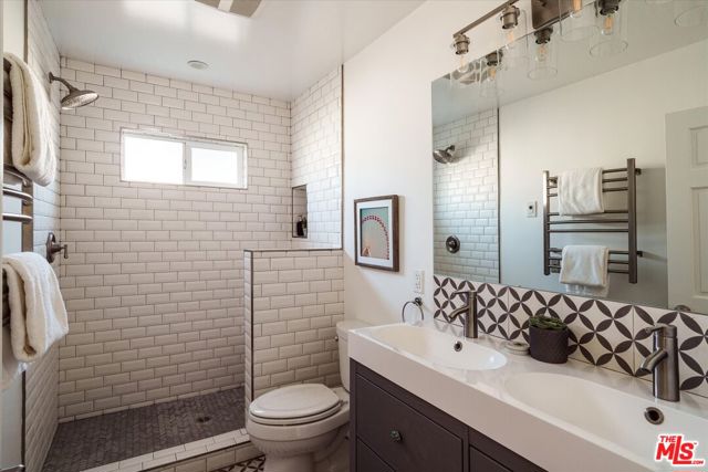 4148 Brunswick Avenue, Los Angeles CA: https://media.crmls.org/mediaz/17839400-2a5f-4c5b-8801-2fe252824743.jpg