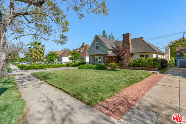 2338 Paloma Street, Pasadena CA: https://media.crmls.org/mediaz/1783ac68-eb77-4279-890b-cddf6b9b3278.jpg