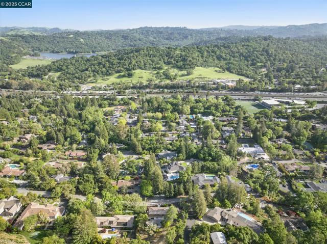 3938 Los Arabis Dr, Lafayette CA: https://media.crmls.org/mediaz/1783d6d7-7162-4ff4-9e5d-50c04e147e74.jpg