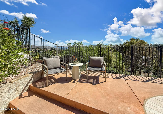 3331 Monte Carlo Drive, Thousand Oaks CA: https://media.crmls.org/mediaz/17841d77-fd2f-41d8-ab48-d5e3ffe51a10.jpg