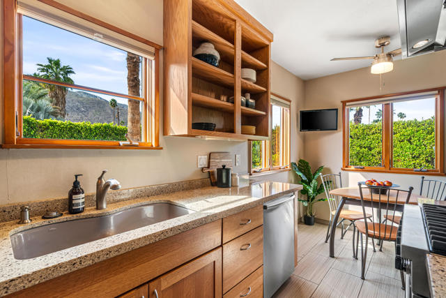 610 S Camino Real, Palm Springs CA: https://media.crmls.org/mediaz/17843049-6717-4c42-97cf-80cc078ab036.jpg