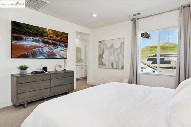 2712 Via Vicenza, San Ramon CA: https://media.crmls.org/mediaz/17843bb9-5f32-4cb9-b1f5-909d00b60511.jpg