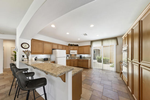 82126 Travolta Ave Avenue, Indio CA: https://media.crmls.org/mediaz/17844640-61e4-4686-95c4-9e4072cf6647.jpg