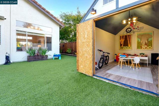 1021 Montclair Court, Livermore CA: https://media.crmls.org/mediaz/1784c1e2-7528-427c-974a-040b0930fb33.jpg