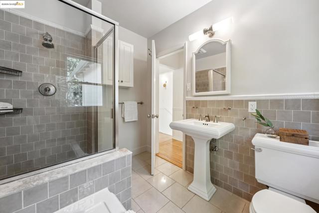 1301 Mountain Blvd, Oakland CA: https://media.crmls.org/mediaz/1784dd67-6751-40ad-aa1b-bb0cc71a5ca1.jpg