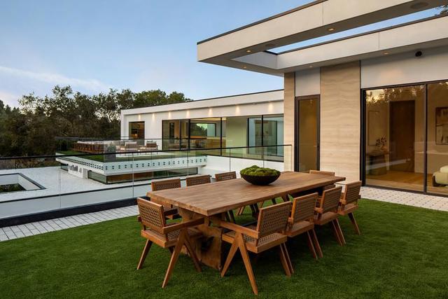 349 Walsh Road, Atherton CA: https://media.crmls.org/mediaz/178533b2-904f-4695-9be4-4670a47ff33a.jpg