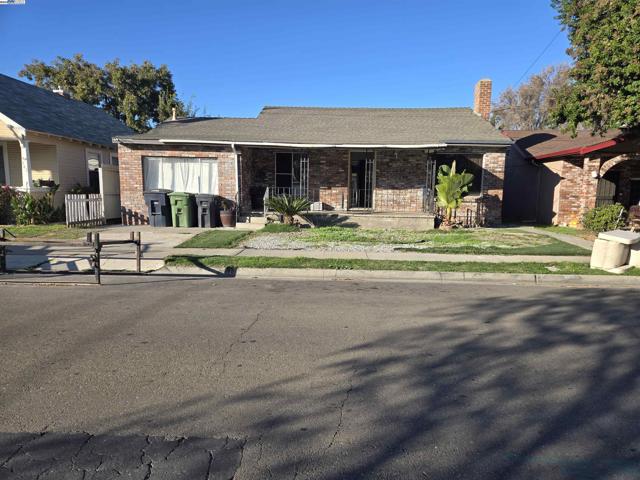 535 W Carlton Way, Tracy CA: https://media.crmls.org/mediaz/1785ba9d-27e6-4fe6-9aa2-d50f7d4dc603.jpg