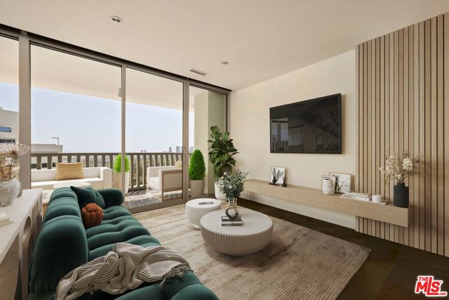9255 Doheny Road, West Hollywood CA: https://media.crmls.org/mediaz/17863ad7-a86f-44e1-81ea-beeb54e0fb04.jpg