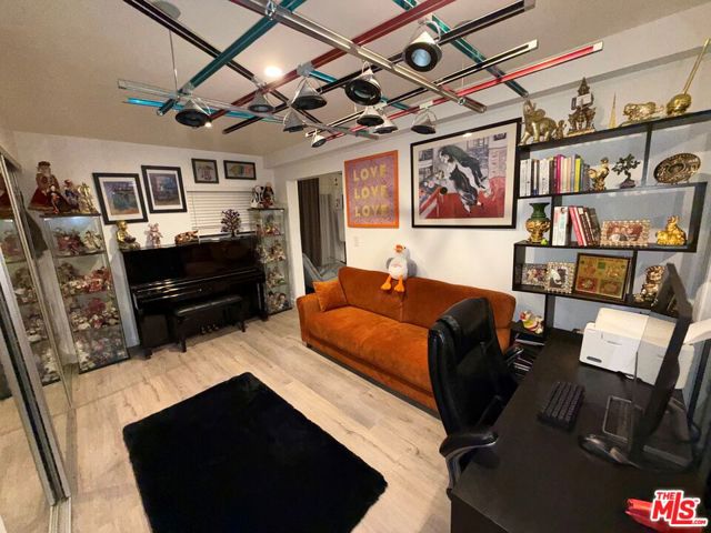 843 4th Street, Santa Monica CA: https://media.crmls.org/mediaz/1786afc2-8e19-4882-a424-8e9e7b9a2148.jpg