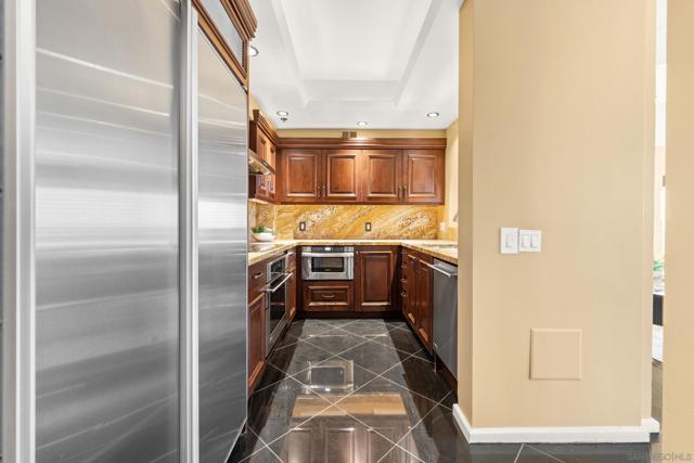 200 Harbor Dr, San Diego CA: https://media.crmls.org/mediaz/1786f9a5-3172-43d5-a780-ba6121cc8793.jpg