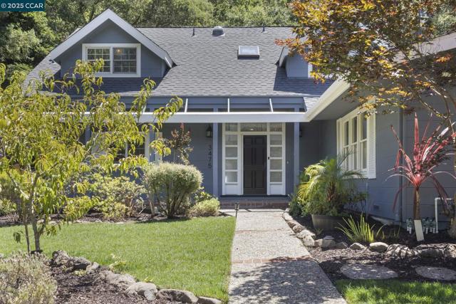 3475 Springhill Rd, Lafayette CA: https://media.crmls.org/mediaz/178708b7-179b-4fc3-b863-81a387c9dfe6.jpg