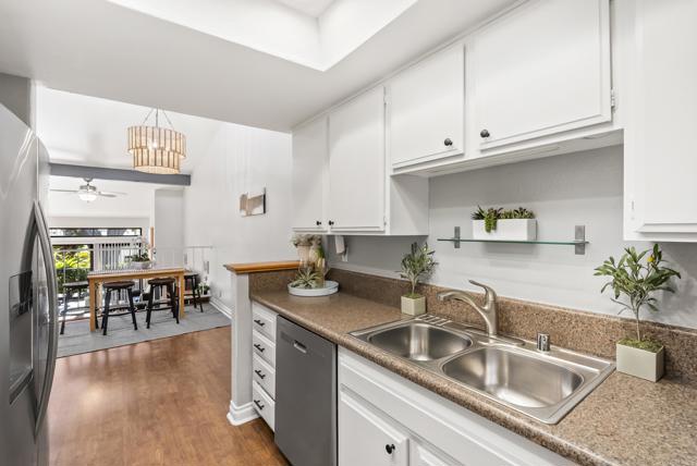7337 Alicante Road, Carlsbad CA: https://media.crmls.org/mediaz/17870955-18ea-4460-8152-da39567d2fcb.jpg