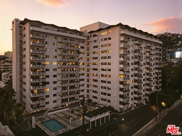 1155 N La Cienega Boulevard, West Hollywood CA: https://media.crmls.org/mediaz/17871790-9bb2-423d-b024-dfd0f4be5e21.jpg