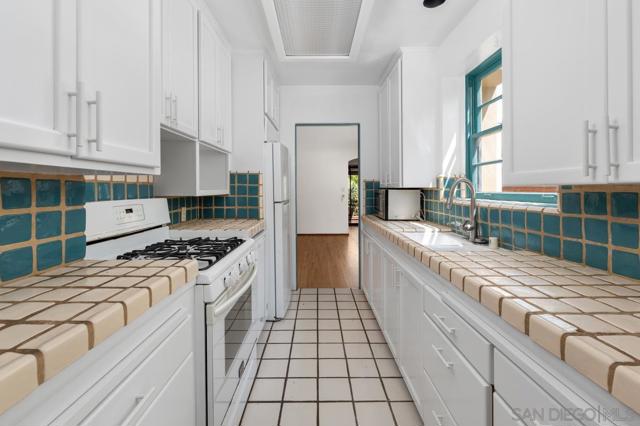 3483 Olive Street, San Diego CA: https://media.crmls.org/mediaz/17871883-b766-4dfa-9a0f-05b5d03bff3c.jpg