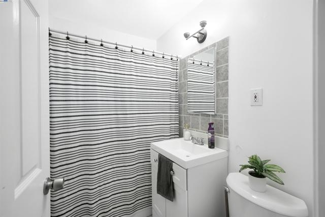 21926 Victory Dr, Hayward CA: https://media.crmls.org/mediaz/17890495-7c19-4f9f-9396-c7a2ec7f6434.jpg