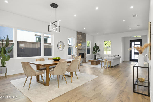 339 Toyon Court, Thousand Oaks CA: https://media.crmls.org/mediaz/17890c75-42e0-4514-82a1-e00bba197b51.jpg