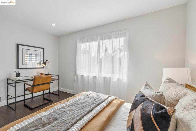 5646 Thornhill Dr, Oakland CA: https://media.crmls.org/mediaz/1789d32f-1611-448e-abdb-14cdc6a735c5.jpg