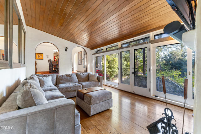 5321 Alta Canyada Road, La Canada Flintridge CA: https://media.crmls.org/mediaz/1789f5f6-7df0-44e4-84d3-4bfc031e36c7.jpg