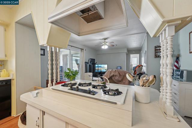 327 La Vina, Pacheco CA: https://media.crmls.org/mediaz/178a20af-6680-4ca3-bf40-16e3f074b98e.jpg