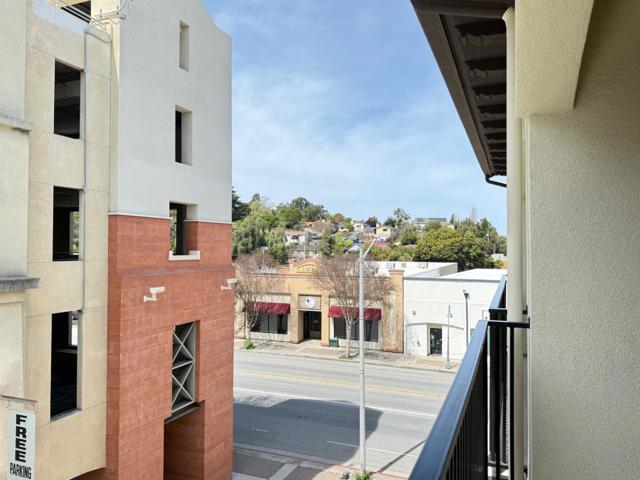 400 San Benito Street, Hollister CA: https://media.crmls.org/mediaz/178a6992-91e3-4d47-a009-1b593574c8c1.jpg