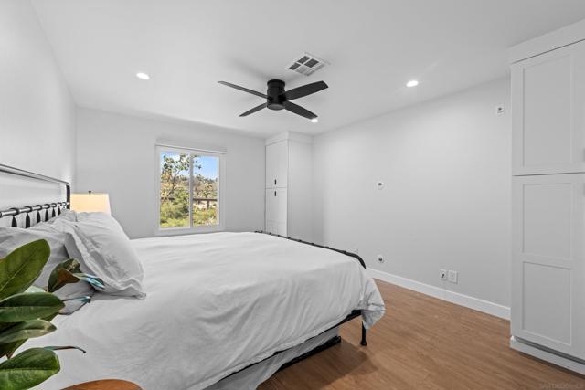 510 Camino De La Reina, San Diego CA: https://media.crmls.org/mediaz/178ab5e0-33a9-4d66-a576-37b80b5f7854.jpg