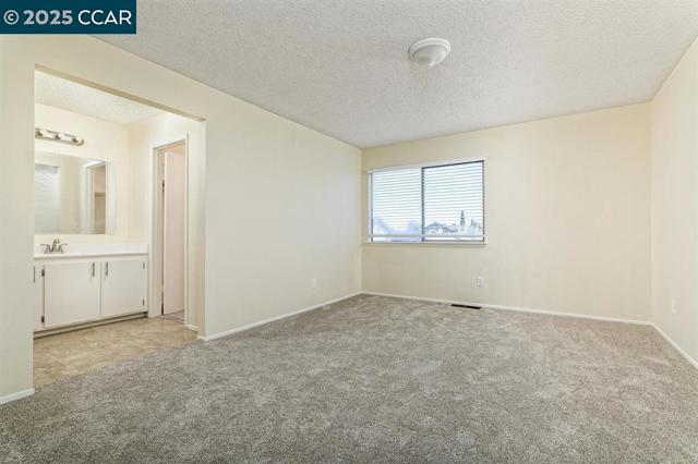 4301 Beechnut Ln, Oakley CA: https://media.crmls.org/mediaz/178b26ed-04b3-4247-a24d-e8a111713d41.jpg