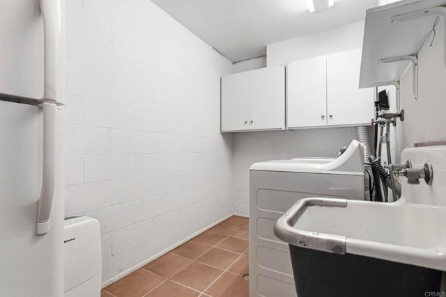 6960 Via Estrada, La Jolla CA: https://media.crmls.org/mediaz/178bb5e0-0a7d-45ed-b23f-53c619b9f78e.jpg