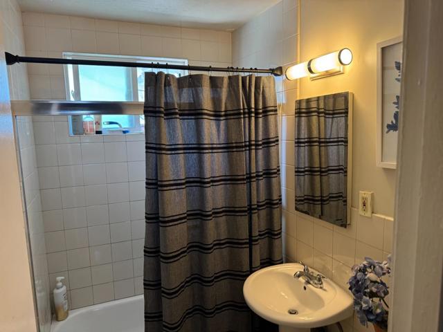 934 7th Avenue, Redwood City CA: https://media.crmls.org/mediaz/178c0a57-7680-47a5-99ac-93abba17cd9e.jpg
