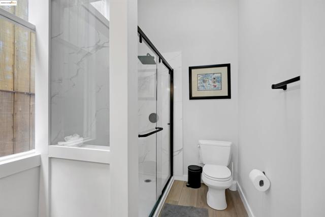 2654 Bush St, San Francisco CA: https://media.crmls.org/mediaz/178c2daa-2334-49d2-a086-7a4b90aebb82.jpg