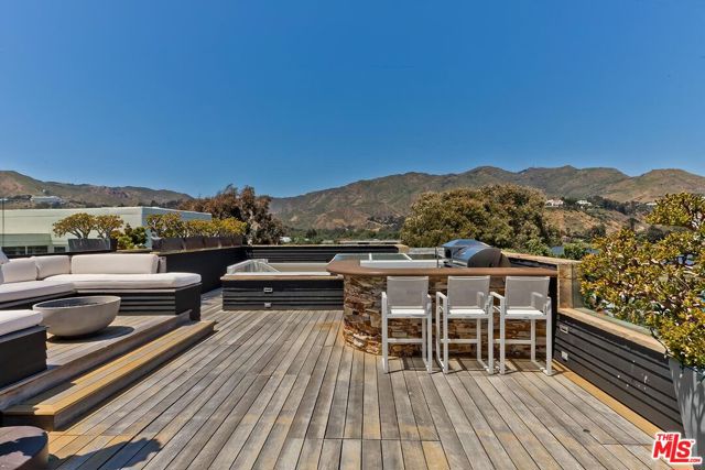 119 Malibu Colony Road, Malibu CA: https://media.crmls.org/mediaz/178ccd00-f24e-4124-9b60-ebc7423909b1.jpg