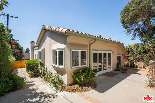 2049 Watson Street, Glendale CA: https://media.crmls.org/mediaz/178d1a78-76cc-4a27-b5c9-4f5755b63ec1.jpg