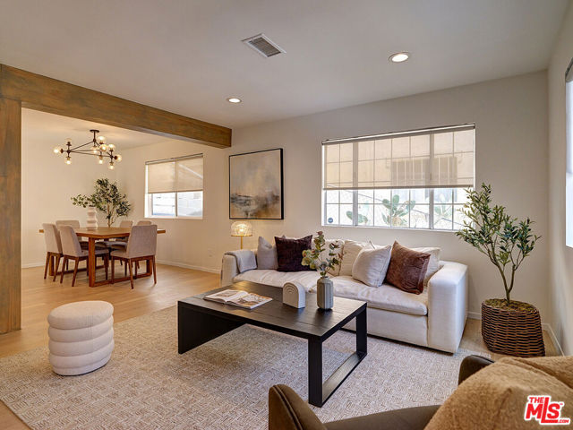 422 W Avenue 37, Los Angeles CA: https://media.crmls.org/mediaz/178d2835-dfdd-49f9-b5cf-25fe1867bce2.jpg
