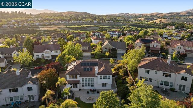 9662 Velvet Leaf Cir, San Ramon CA: https://media.crmls.org/mediaz/178e227f-68e5-4fc7-8068-3b5edc44d30c.jpg