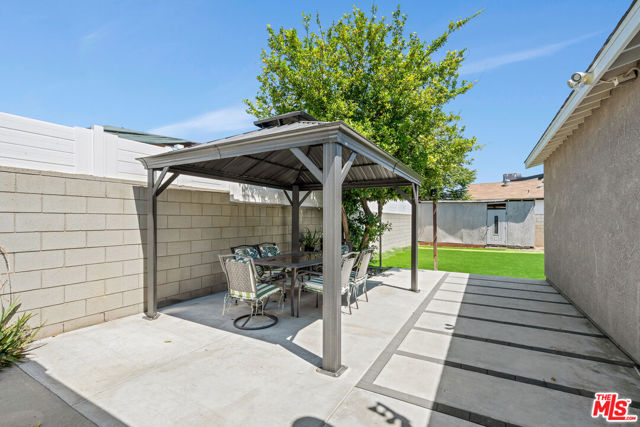 13032 Glamis Street, Pacoima CA: https://media.crmls.org/mediaz/178e8047-87f7-4c21-aec1-96490ce6b773.jpg