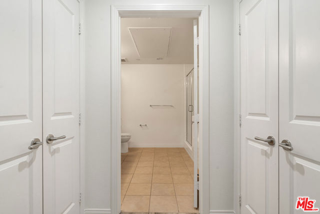 4050 Glencoe Avenue, Marina del Rey CA: https://media.crmls.org/mediaz/178ea8c7-389e-47d3-b46b-9e92203d2ba8.jpg