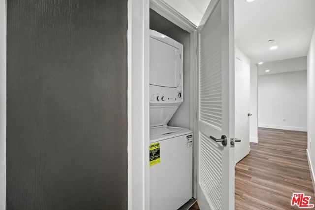 429 N Hayworth Avenue, Los Angeles CA: https://media.crmls.org/mediaz/178f01ad-6eb1-4a2f-84b8-0635d5eca795.jpg