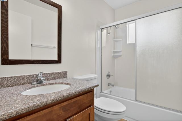 273 MacArthur Blvd, Oakland CA: https://media.crmls.org/mediaz/179003eb-8f56-4dd2-a904-2347779bf599.jpg