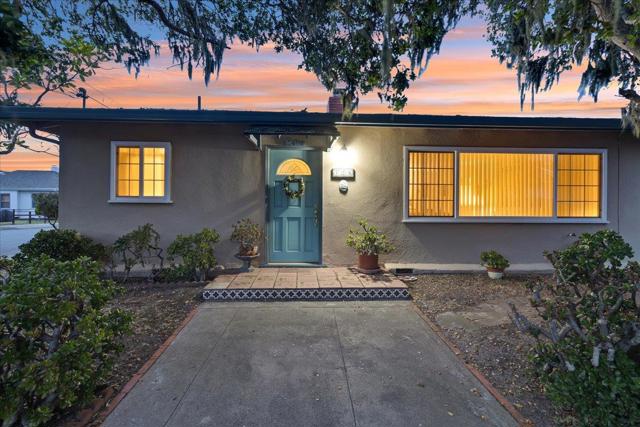 728 Spruce Avenue, Pacific Grove CA: https://media.crmls.org/mediaz/17901fdd-cc11-4bef-8472-3c9030082288.jpg