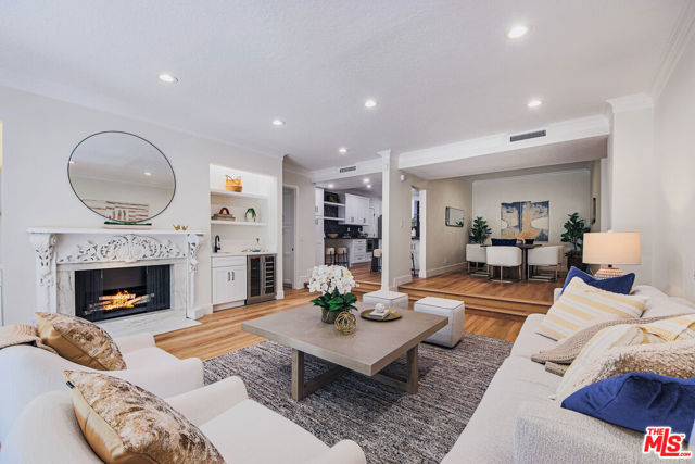 133 S Oakhurst Drive, Beverly Hills CA: https://media.crmls.org/mediaz/17906260-baf6-4318-a419-f65f29e87eb4.jpg