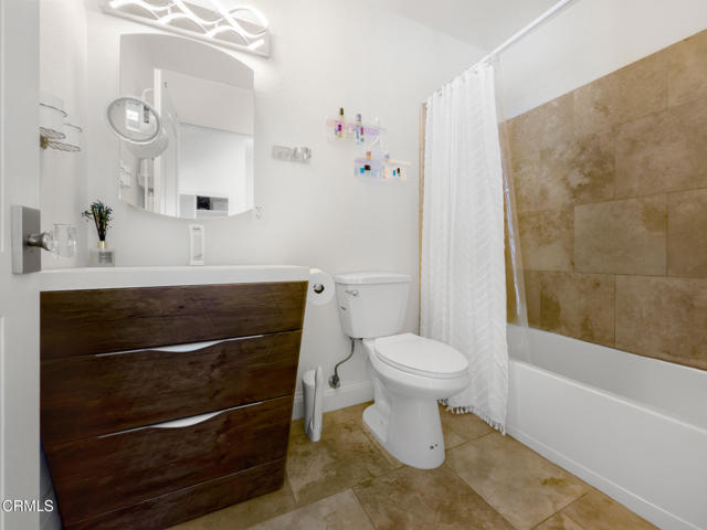 1210 S La Luna Avenue, Ojai CA: https://media.crmls.org/mediaz/1791641e-228f-4040-8bc9-d08144f2648d.jpg